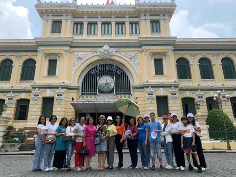 Lễ 2-9: Nhộn nhịp khách du lịch đi tour khám phá điểm đến TP HCM