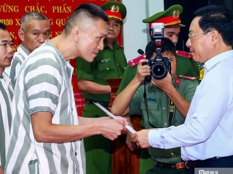 Trao Quyết định đặc xá cho 71 phạm nhân