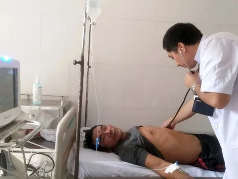 Khánh Hòa: Cấp cứu ngư dân Quảng Ngãi bị tai nạn lao động trên biển