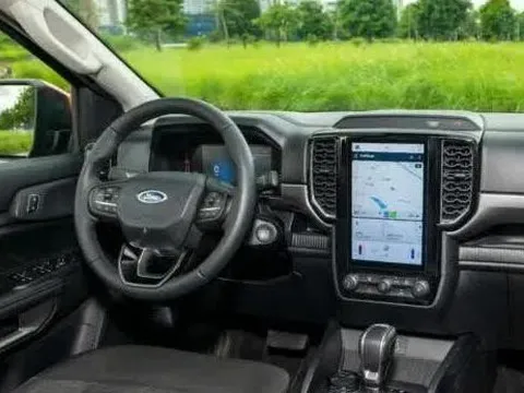 Xu hướng 'dát' công nghệ lên ô tô bản giá rẻ tại Việt Nam: Màn hình lớn, phanh điện tử ngày càng phổ biến