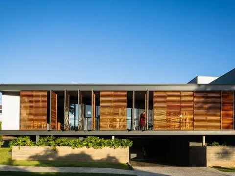 Đón trọn nắng hoàng hôn với thiết kế 'mành lá lật' độc đáo