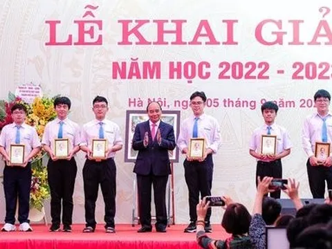 Chủ tịch nước: Cần đổi mới, quan tâm mô hình trường chuyên, lớp chọn