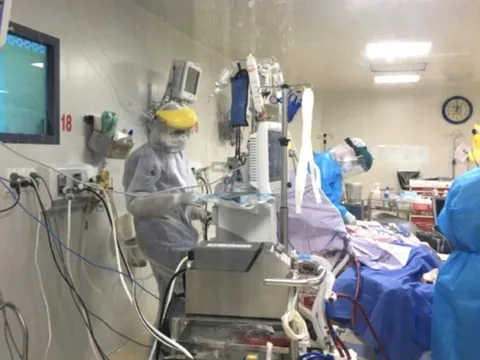 Tuyến dưới điều trị Covid-19 đóng cửa, bệnh viện tuyến trên áp lực