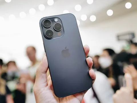 Cận cảnh iPhone 14 Pro tại sự kiện Apple: Thiết kế "Dynamic Island", màu tím mới, loại bỏ khay SIM, giá không đổi