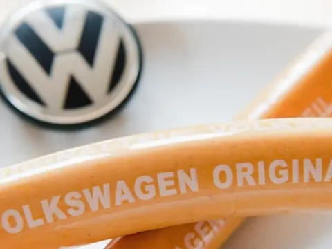 Hãng xe không chỉ làm ra ô tô: Bán xúc xích, xây cả thị trấn, kinh doanh bất động sản...