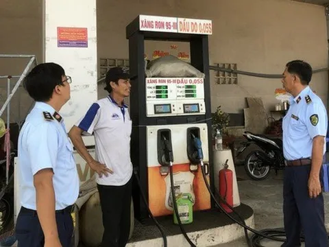 Tạm ngừng bán xăng dầu vì... bệnh(?!)