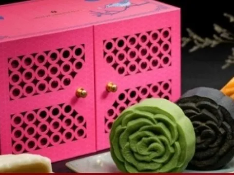 Bánh trung thu màu mè, đắt đỏ: Khách ngày càng thích 'ném tiền qua cửa sổ'