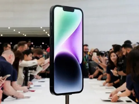 'Canh bạc' của Apple khi không tăng giá iPhone