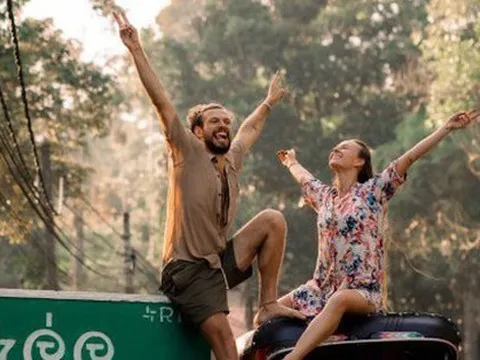 Cặp đôi hưởng tuần trăng mật suốt 10 năm, kiếm tiền bằng phương thức ít ai dám học hỏi!