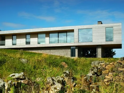 Ngôi nhà như 'pháo đài' vươn mình giữa không trung