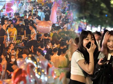 Ảnh, clip: Người dân 3 miền nô nức đổ xô ra đường chơi Tết Trung thu