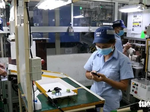 Nhà máy, dự án gặp khó với... visa