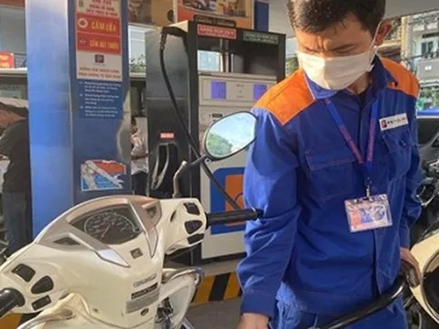 Lùi ngày điều chỉnh giá xăng dầu sang 12/9