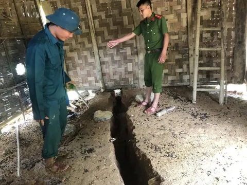 Xuất hiện vết nứt bất thường xuyên khu dân cư dài 700 m, sơ tán khẩn cấp 52 hộ dân