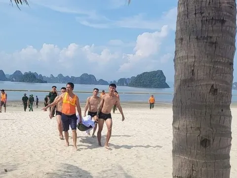 Rủ nhau đi xe môtô nước trong đêm, cô gái trẻ chết đuối trên biển