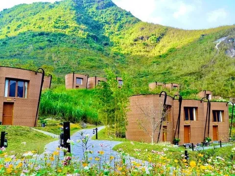 Khu nghỉ dưỡng “độc nhất vô nhị” với những ngôi nhà hình quẩy tấu ở Hà Giang