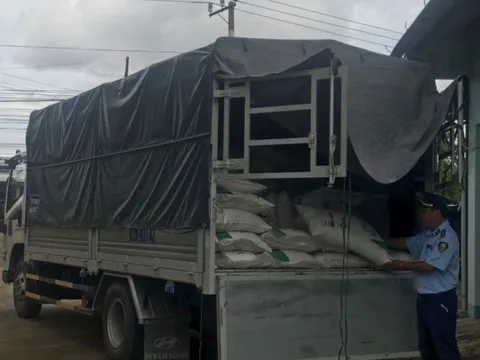 Long An: Ngăn chặn kịp thời 5,5 tấn đường cát nhập lậu