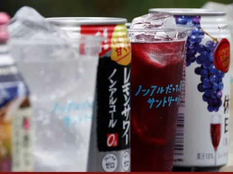 Các doanh nghiệp rượu Nhật Bản chuyển sang đồ uống không cồn để thu hút giới trẻ gen Z
