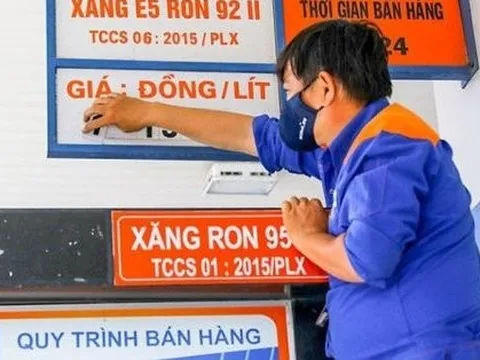 Giá xăng tiếp tục giảm mạnh từ 15h chiều nay, xuống mức thấp nhất từ đầu năm