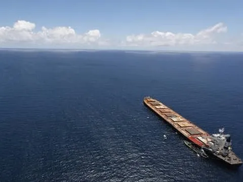 Dầu của Nga vẫn chảy sang EU qua các tuyến hàng hải bí ẩn