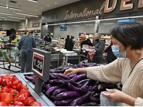 Lạm phát tiếp tục là gánh nặng đối với người dân Mỹ