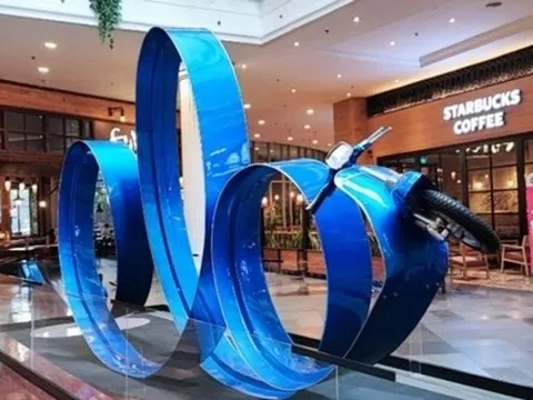 Chiếc Vespa có thân xe dài nhất thế giới, uốn lượn như con rắn