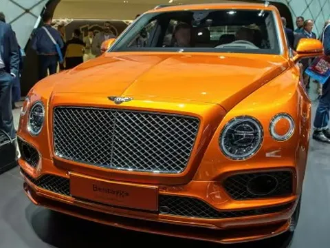 Người dân vẫn mạnh tay chi tiêu cho xe sang - Tesla, Bentley, Lamborghini bùng nổ doanh số