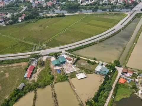 Cầu trị giá 110 tỷ, hoàn thành phần mặt cầu gần 2 năm nhưng chưa thể 'lưu thông'