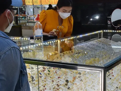 Giá vàng hôm nay 15-9: Giảm về mức thấp nhất trong gần 9 tháng qua