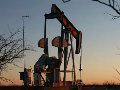 Chưa hết khủng hoảng do bão giá và nguồn cung, thị trường dầu thô thêm mối lo ngại