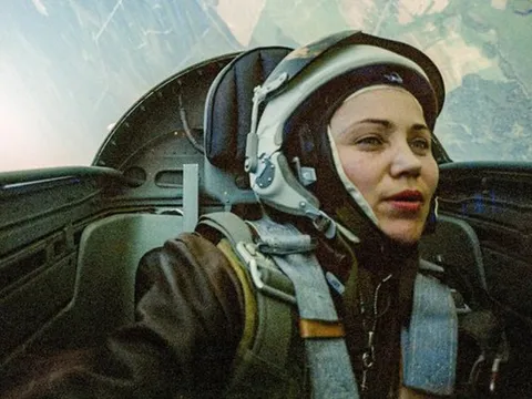 Người phụ nữ nắm giữ hơn 100 kỷ lục trong ngành hàng không thế giới