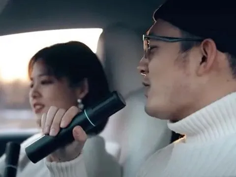 Các hãng xe đua lắp 'Car-aoke' để phục vụ người thích hát trên xe