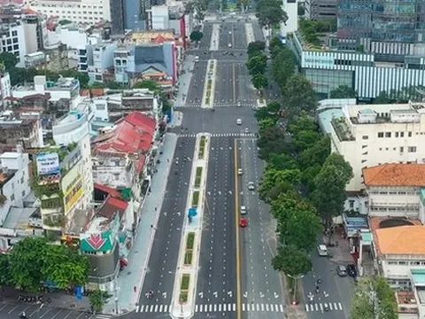 Toàn cảnh đường Lê Lợi ở TP.HCM nhộn nhịp xe cộ, tấp nập du khách đi bộ sau 8 năm bị rào chắn