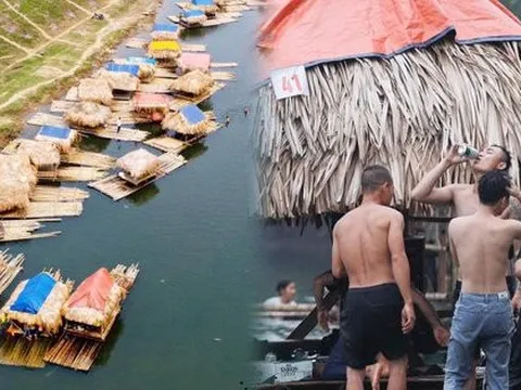 Ảnh, clip: Hàng trăm chiếc bè cắm trại phủ kín mặt sông Bôi, người dân thuê cả loa karaoke náo loạn điểm du lịch