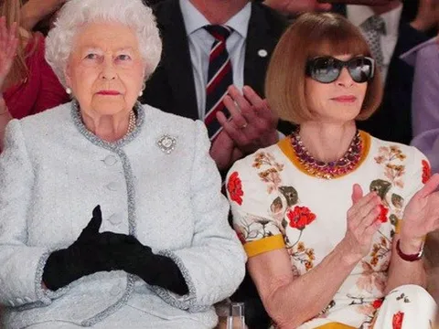 Tuần lễ thời trang London tôn vinh Nữ hoàng - biểu tượng phong cách toàn cầu không ngại màu sắc