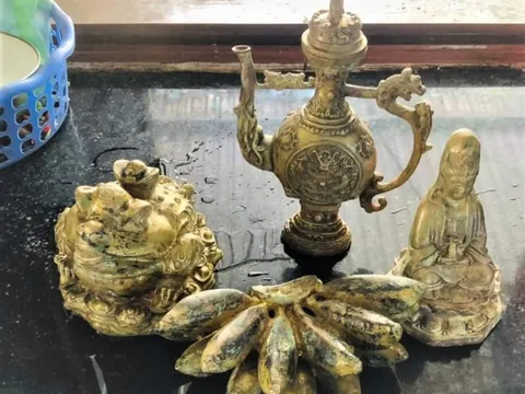 Mất cả trăm triệu đồng vì mê đồ cổ