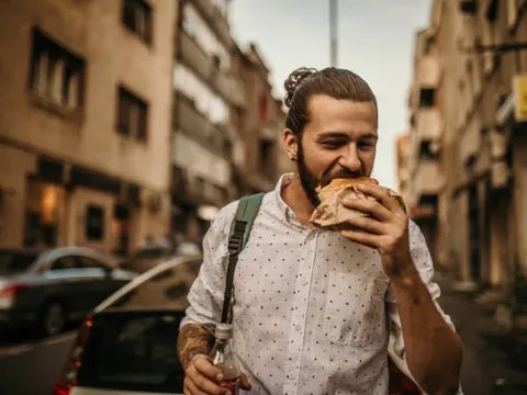 4 cách ăn quen thuộc này có thể là lý do bạn tăng cân khó hiểu