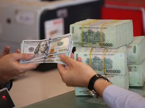 Tỉ giá USD/VND tại ngân hàng đạt đỉnh, tiệm cận mốc 24.000 đồng đổi 1USD