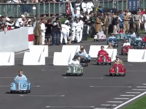 Cuộc đua xe dễ thương nhất Trái đất: Gay cấn không kém F1 dù chỉ diễn ra trong 1 phút