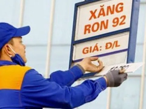 Xăng dầu tiếp tục giảm giá