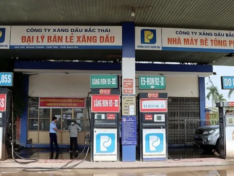Doanh nghiệp xăng dầu nói gì về tình trạng "găm" hàng chờ tăng giá?