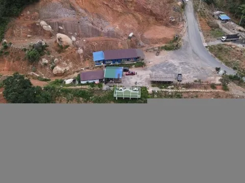 Bình Thuận: Phê bình Chủ tịch xã chậm xử lý trạm dừng chân trái phép