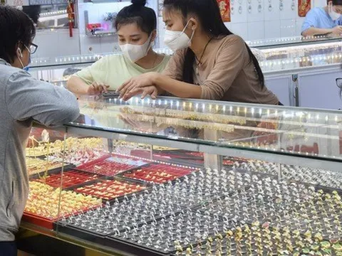 Giá vàng hôm nay 22-9: Bất ngờ vọt lên dù Mỹ tăng thêm lãi suất