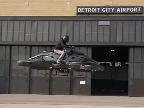 Cận cảnh xe máy biết bay vận tốc gần 100km/h