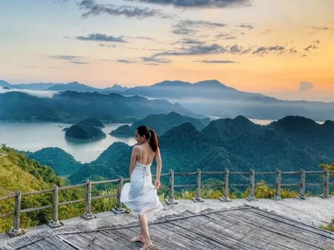 Quên lối về với cảnh non nước nên thơ tại 'thiên đường' ít người biết ở Hòa Bình