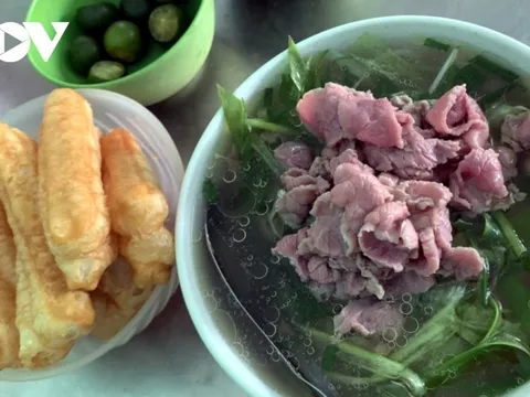 Bát phở ở Hà Nội giá không dưới 40.000 đồng vì…đắt từ mớ hành, quả ớt