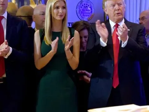 Ông Donald Trump và ba con đồng loạt bị kiện