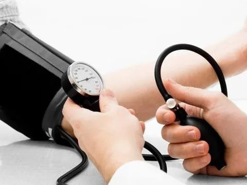 Huyết áp cao, vấn đề đáng lo ngại: 3 yếu tố nguy cơ và 2 dấu hiệu nhận biết dễ bị bỏ qua