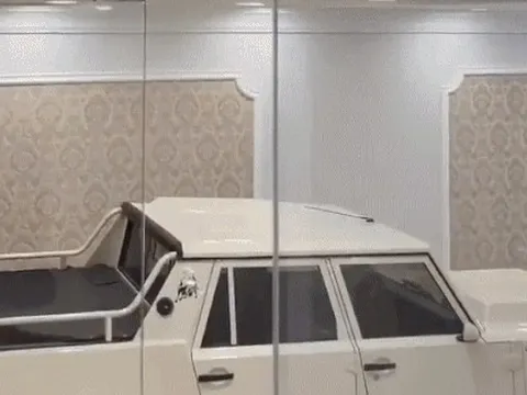 Bộ sưu tập xe bí ẩn trị giá 11 triệu USD: Xe không nằm garage mà ở ngay trong nhà