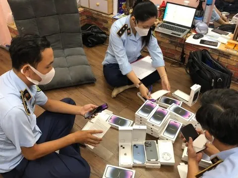 Thu giữ lô điện thoại iPhone 14 không hóa đơn trị giá 1,6 tỷ đồng